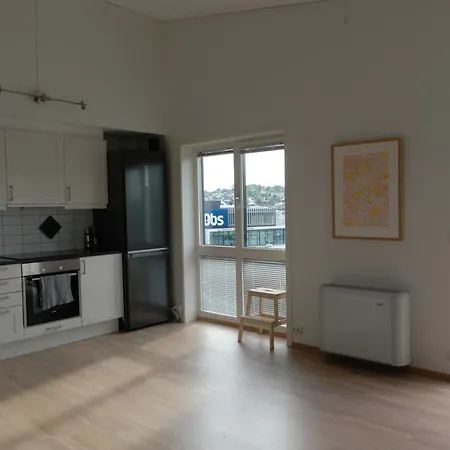 Luxury 2 Bedroom On Floor In Apartment *