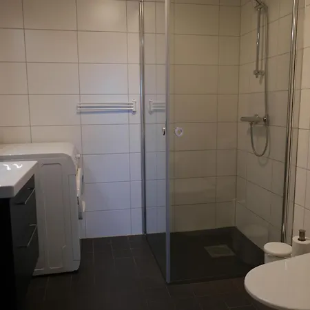 Luxury 2 Bedroom On Floor In *