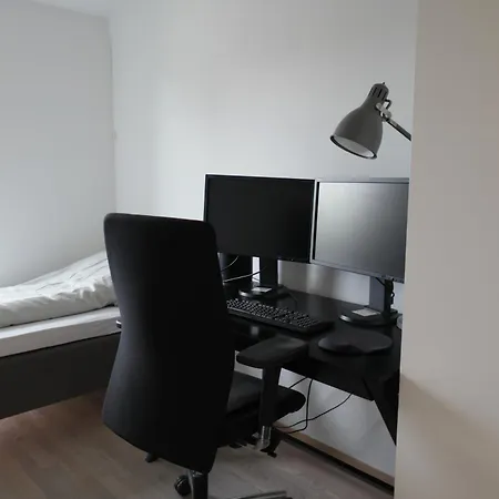 Luxury 2 Bedroom On Floor In Apartment *