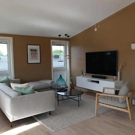 Lejlighed Luxury 2 Bedroom On Floor In